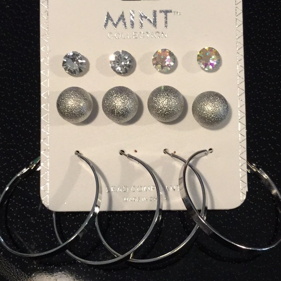 Mint Collection, Gorgeous Silvertone Earrings - Picture 3 of 3